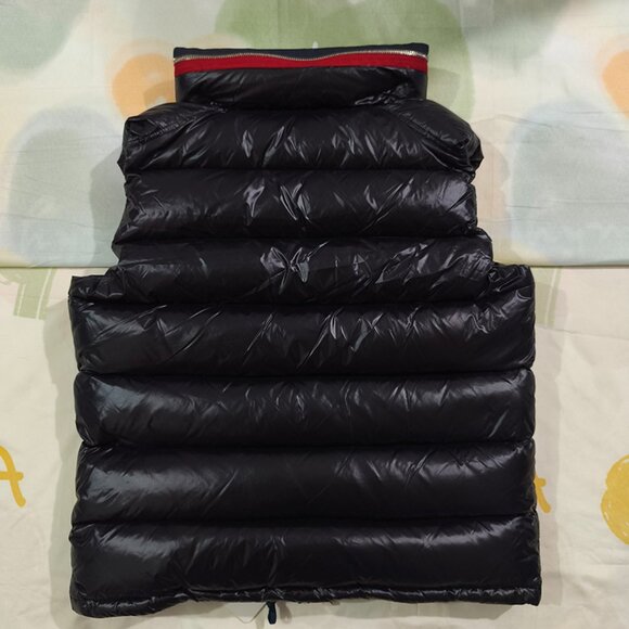 Moncler Classic Badge Down Jacket - Picture 11 of 11